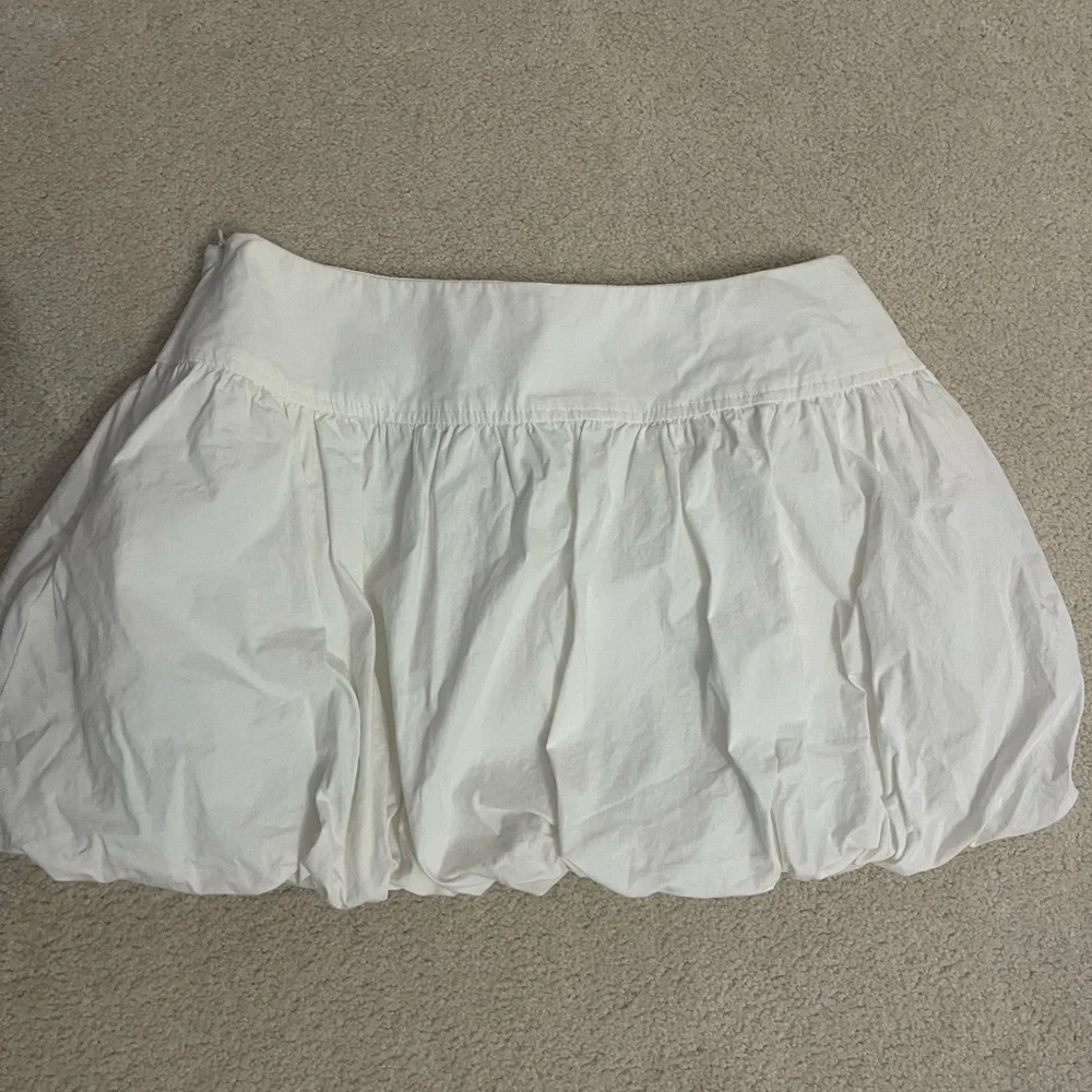 White bubble skirt - Picture 3 of 4